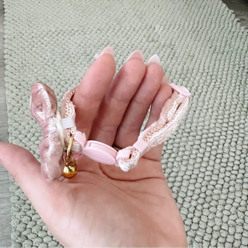 ✨3/$25✨ NWOT Pink Velvet Kitten Collar